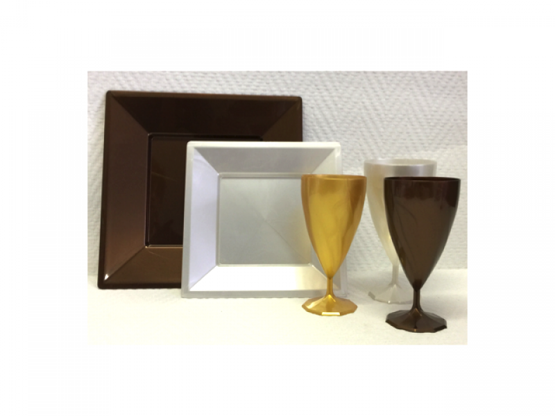 Gamme d'assiettes et de bols en plastique à Paris